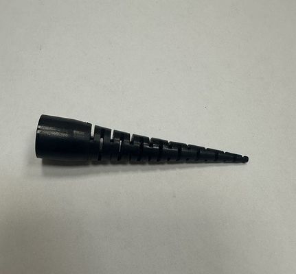Mała pionowa maszyna do formowania wtryskowego tworzyw sztucznych o masie 20 ton, stosowana do wtyczek BNC