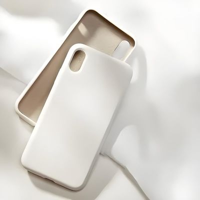 Wysokowydajna pionowa maszyna do formowania wtryskowego produktów z tworzyw sztucznych do produkcji etui na telefony