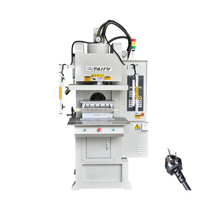 Łatwa obsługa C-Type Vertical Injection Molding Machine do wytwarzania wysokiej jakości wtyczki
