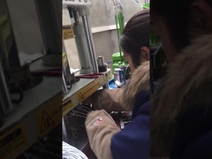 20-tonowa mała pionowa wtryskarka do tworzyw sztucznych do linii przesyłowej sygnału