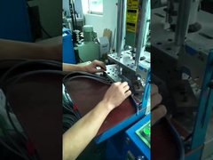 Mała pionowa maszyna do formowania wtryskowego z tworzyw sztucznych o pojemności 15 ton do różnych kabli danych